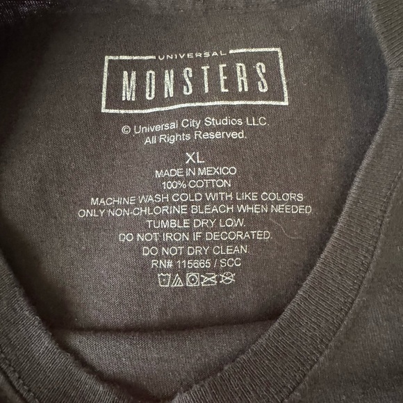 Halloween Dracula themed XL unisex black tee shirt. - Picture 4 of 6